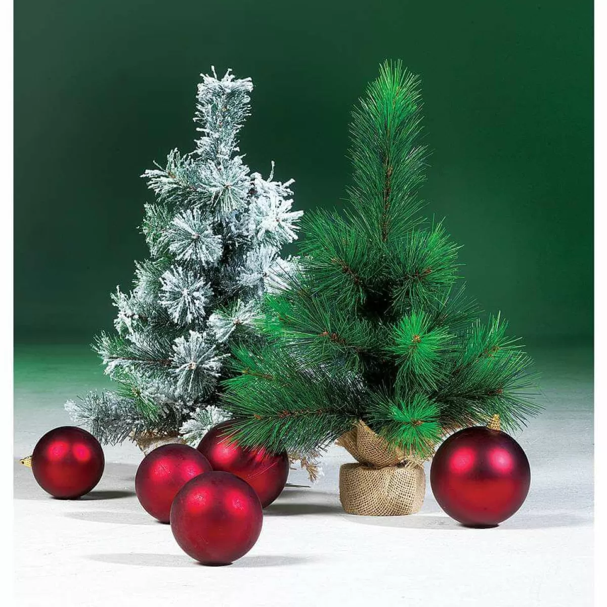 DecoWoerner Berry , Mat Christmas Balls Of Flame Retardant Plastic, 6 Cm Ø - 24 Pieces