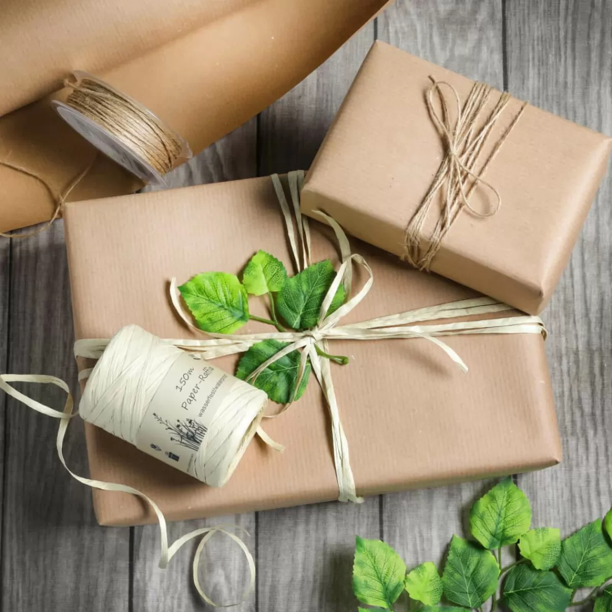 DecoWoerner Gift Box Go Green With White Raffia And Jute Ribbon