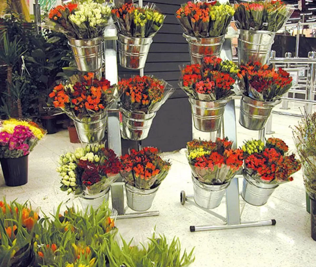 DecoWoerner Sales Stand For Cut Flowers, 6 Buckets