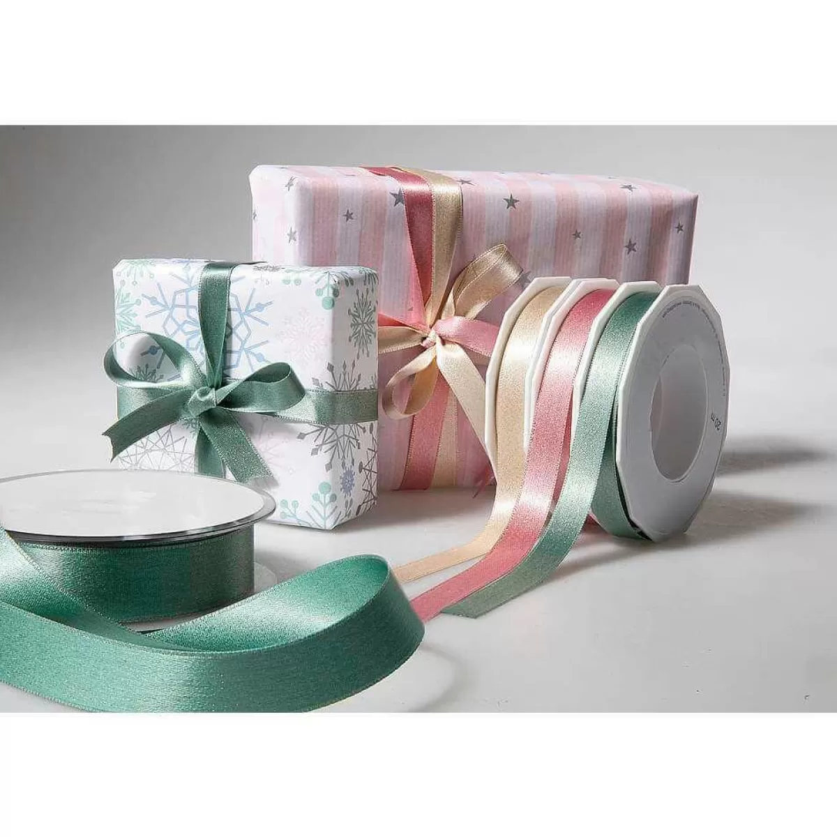 DecoWoerner Satin Ribbon Glitter, 25 Mm, 20 M, Cream