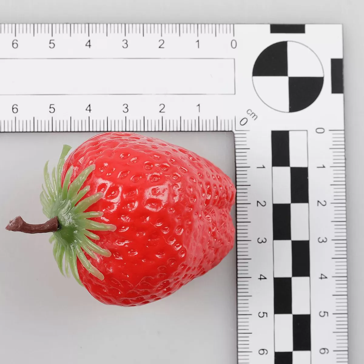 DecoWoerner Strawberries Food Replica 12 Pcs